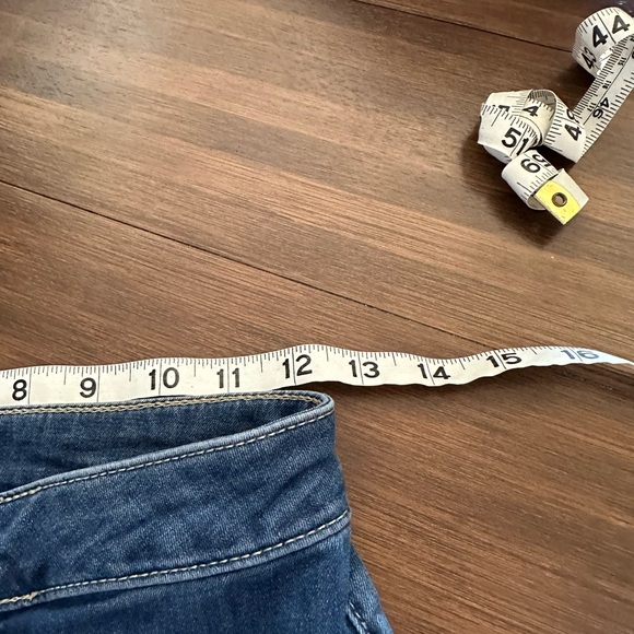 FREE PEOPLE WOMEN'S DARK WASH HIGH RISE JUST FLOAT ON FLARE JEANS size 25 - Picture 5 of 9